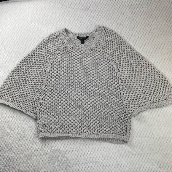 š5/$25 BCBG Maxazria Net Open Crocheted Pearl Gray Cropped Top Sweater Size S - Picture 4 of 14